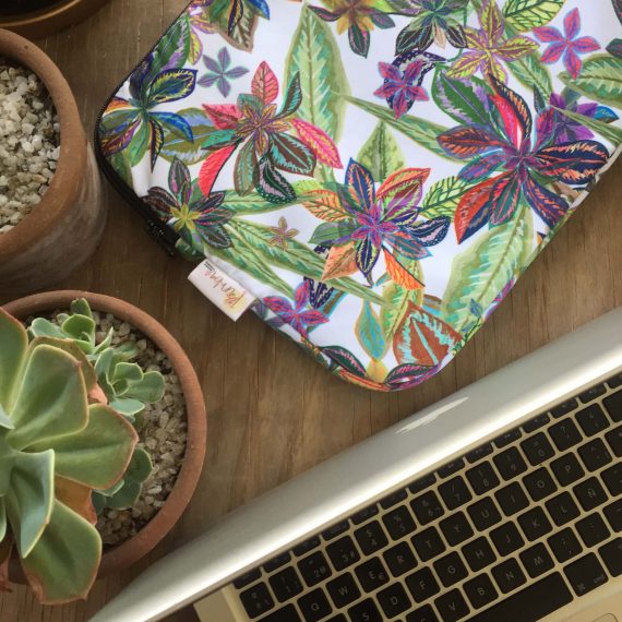 Funda notebook hojas Pamba