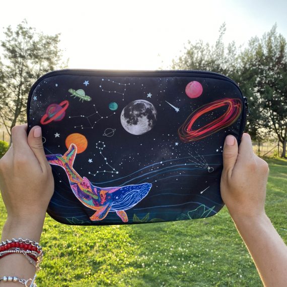 Funda Notebook Ballena Espacialñ