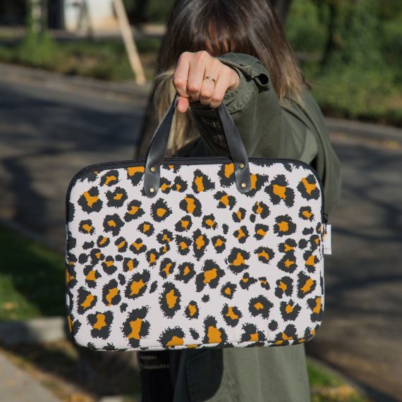 PortaNotebook Animal Print Asas Colgando