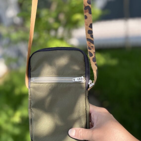 minibolso cierre animal print