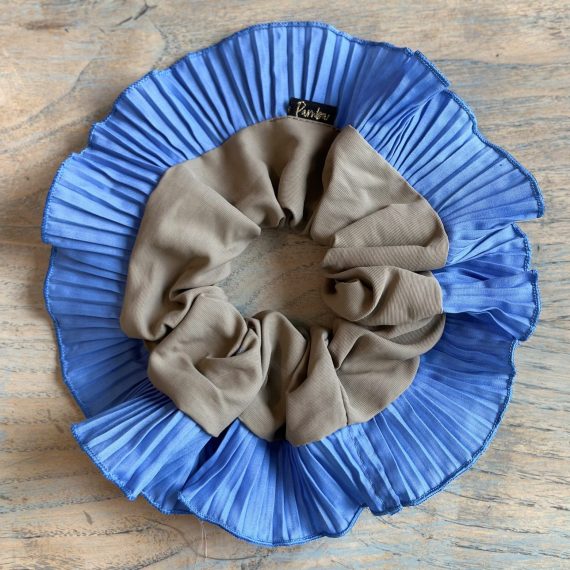 Scrunchie cafe con azul
